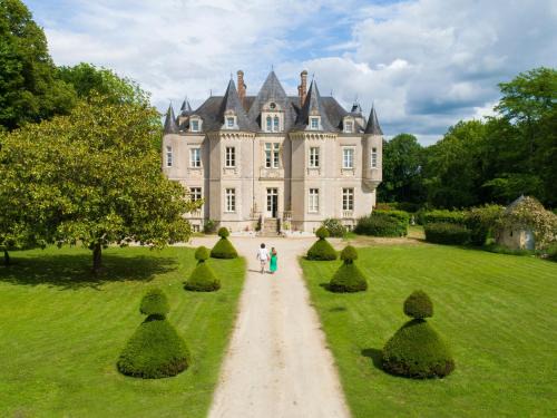 Vallon-sur-Gee House | Grand Château Renaissance avec Parc, Piscine et Activités, Rénové en 2023 - FR-1-410-389