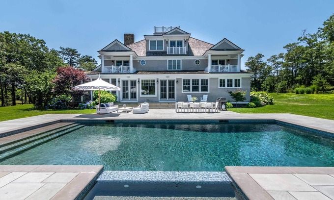 Lagoon Heights House | Grand Coastal-Style Estate In The Preserve