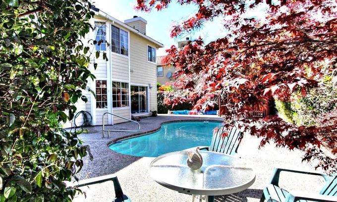 Union City House | Grand Executive Luxury Home