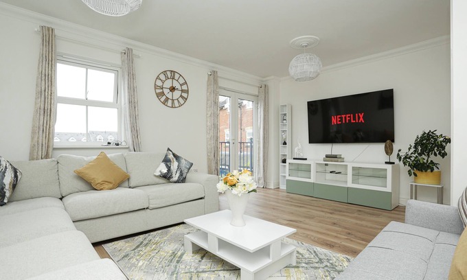 Petham House | Grand Hideaway, Chartham, Canterbury, Free Parking for 2 cars
