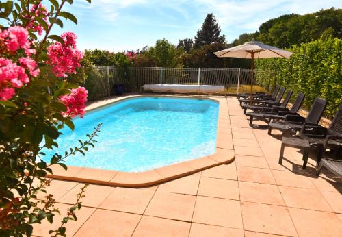 Montelimar House | Grand Jardin privatif ombragé de 800 m2 avec entrée privée-Grande Piscine Partagée au Sel - Déco cosy tout confort - Proche Commodités