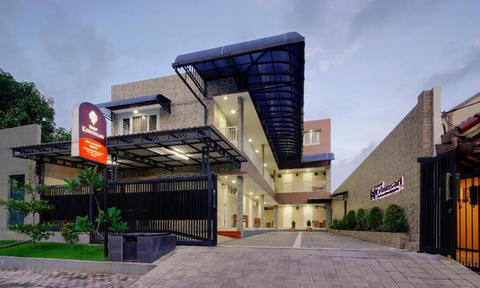 Ketintang House | Grand Kebonsari Guesthouse