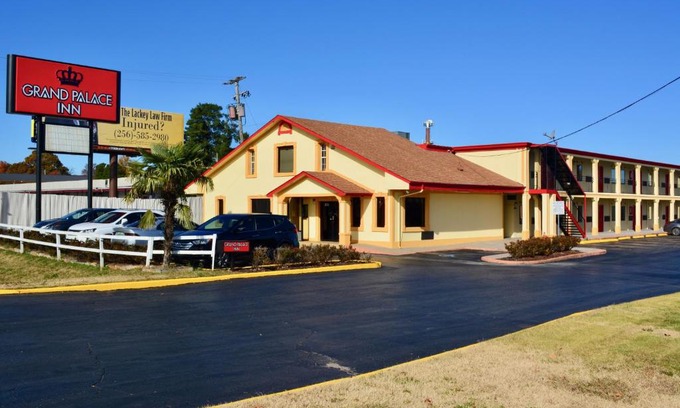 Huntsville Hotel | Grand Palace Inn