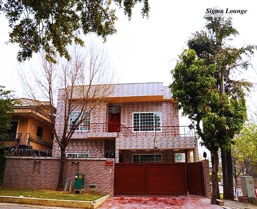 F-8 Sector Bed & Breakfast | Grand Royal
