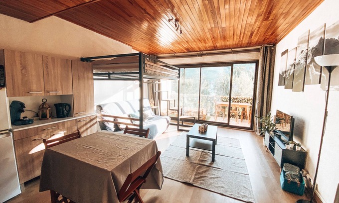 La Salle-les-Alpes Apartment | Grand Studio "Ô Soleil" 4 pers. 200m from the slopes.