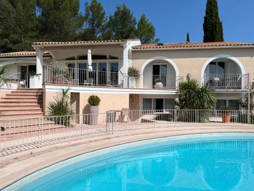 La Celle-sous-Gouzon Apartment | Grand studio vue sur la piscine