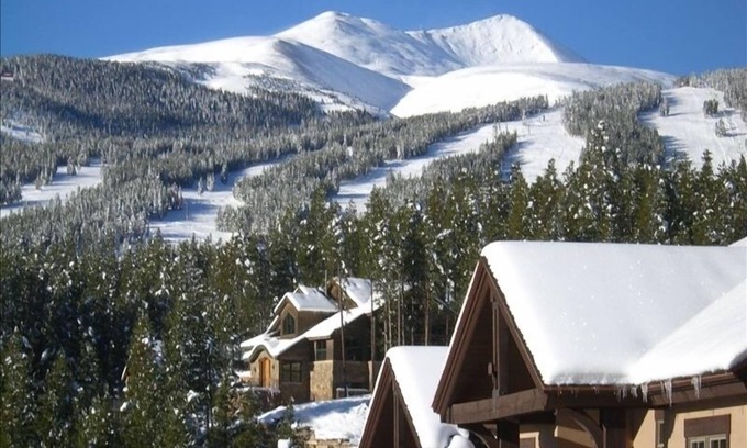 Four O'Clock Condo | GRAND TIMBER: ONLY Available Weeks:nFEB 15th to 22nd 2025nMarch 8th to15th 2025