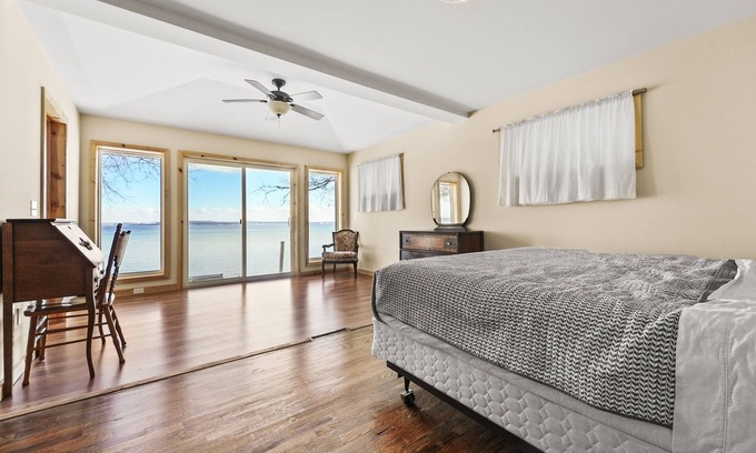 Traverse City Cottage | Grand Traverse Bay Private Beachfront, 10 min to Traverse City, 30 min to Dunes