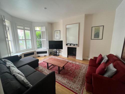 Thurlow Park House | Grand Tulse Hill Villa