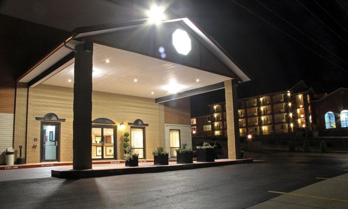 Branson Theater District Hotel | Grand View Inn & Suites