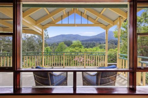 Warburton House | Grand View with Spa & Sauna