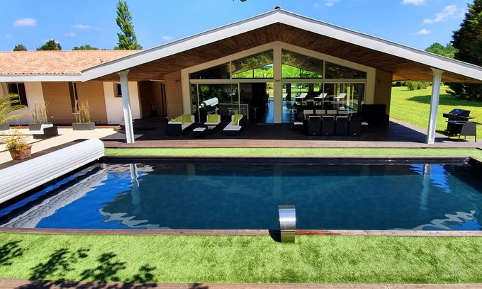 Saint-Vincent-de-Tyrosse Villa | Grande Villa Avec Piscine Dans Propriété Arborée