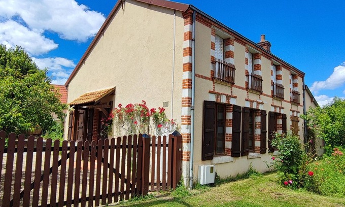 Romorantin-Lanthenay House | Grande Maison, Ville et Verdure. Idéal Pour Famille Nombreuse ou Groupe D'amis !