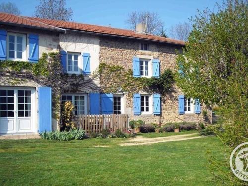 Saint-Alban-les-Eaux House | Grande maison avec jardin, cheminée et jeux d'enfants, idéale pour des vacances au calme - FR-1-496-95