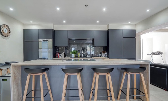 Limetz-Villez House | Grande maison jardin terrasse moderne parking 12 pers
