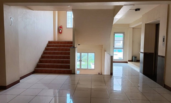 Wat Bowon Niwet Hotel | Grandview Condominia