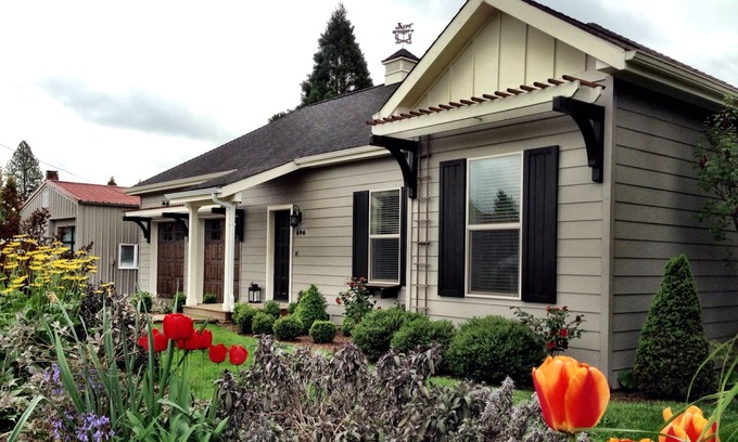 Carlton House | Grant Street - A Carlton Wine Country Home
