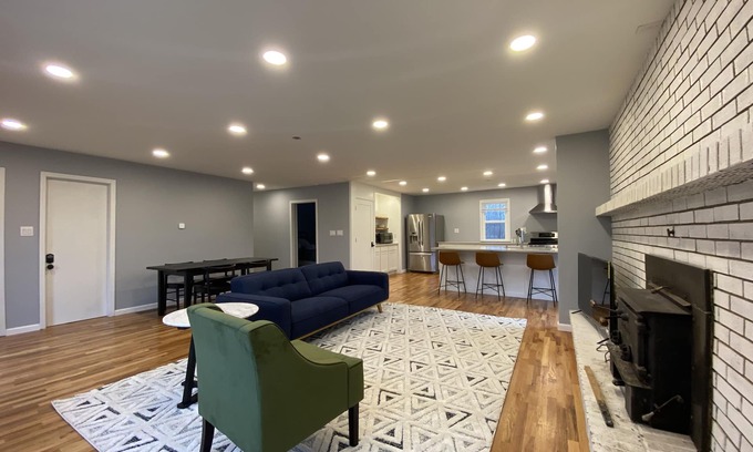 Granville House | Granville Guesthouse - 3 miles south of Charming Granville