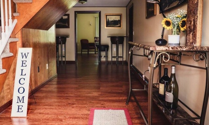 Preston Apartment | Great 3 Bedroom apartment 2 min to Foxwoods, patio