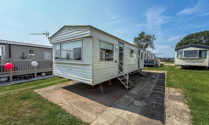 Withernsea House | Great 4 berth caravan at Withernsea Sands ref 79003HG