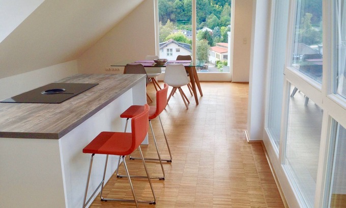 Wachtberg Apartment | Great apartment with a large sun balcony and a view of the Siebengebirge