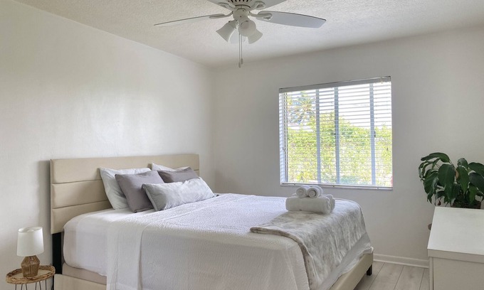East Ocean Ave Apartment | Great Apt Steps From Lagoon And 5min To Beach