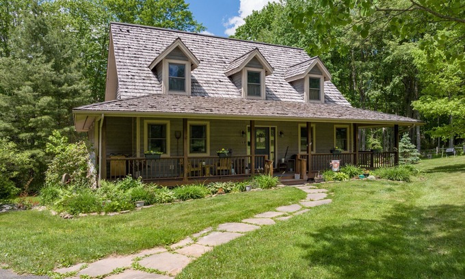 Davis House | Great Canaan location with comfy indoor & outdoor spaces. Hot tub. Private baths
