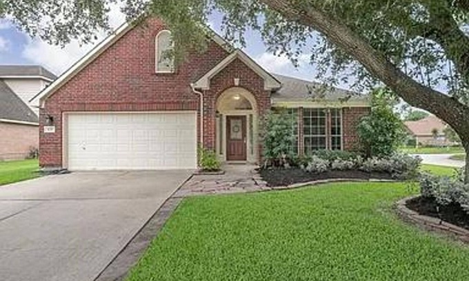 Pearland House | Great East Pearland Home