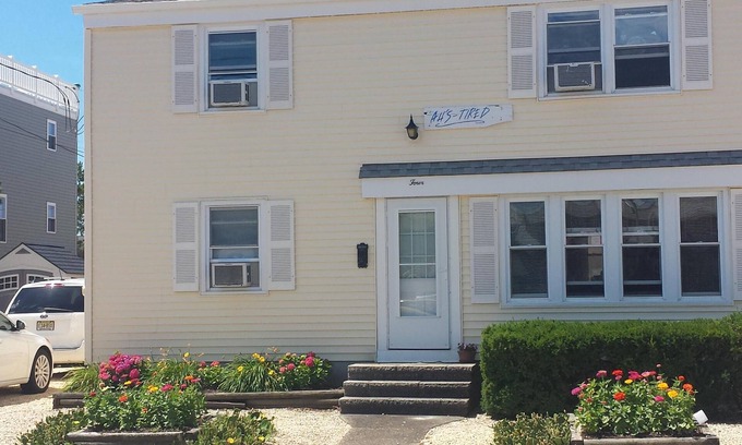 South Beach Haven House | Great Family Location Just 2 Houses From The Beach ~ Clean ~ Quiet ~ Affordable