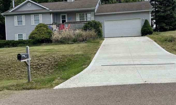 Howard House | Great Home for Golfers - 5 minutes to Apple Valley Golf Course.