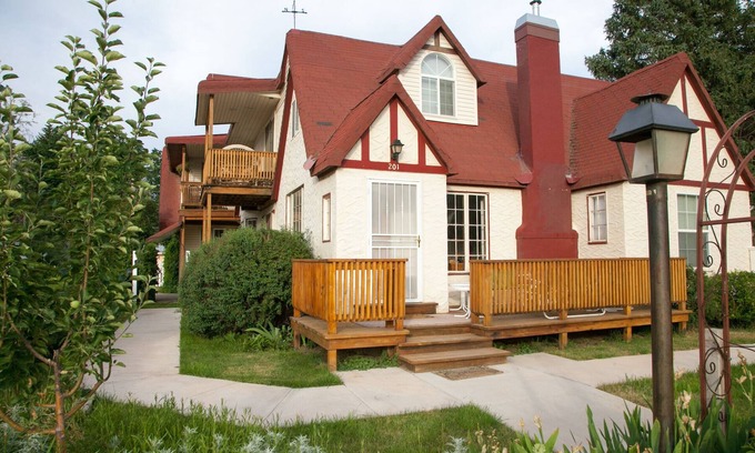 Lewis House | Great Home, Fully Furnished and a now a new sauna for after the days adventures!