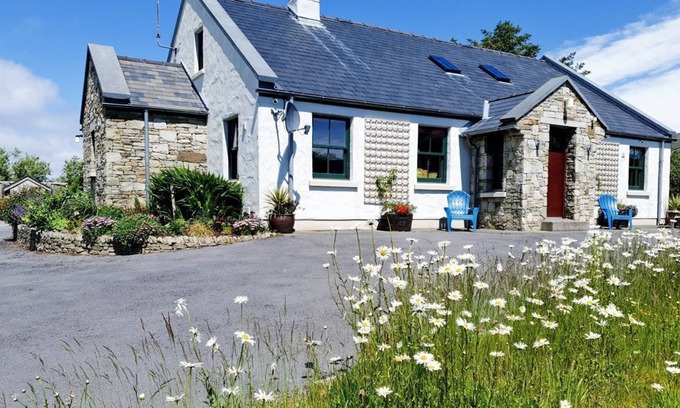 Mullagh Apartment | Great house for exploring numerous beaches, Westport & Louisburgh