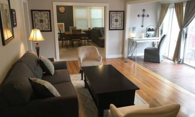 Tarrytown House | Great house in Tarrytown on a quiet street