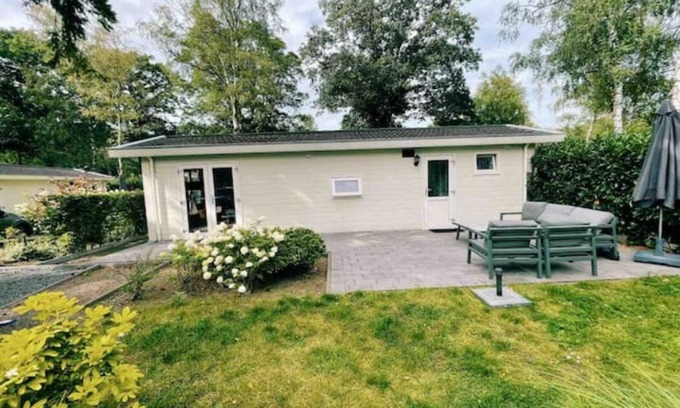 Schaarsbergen Ski Chalet | Great little house next to the forest and still close to Arnhem. High ratings!