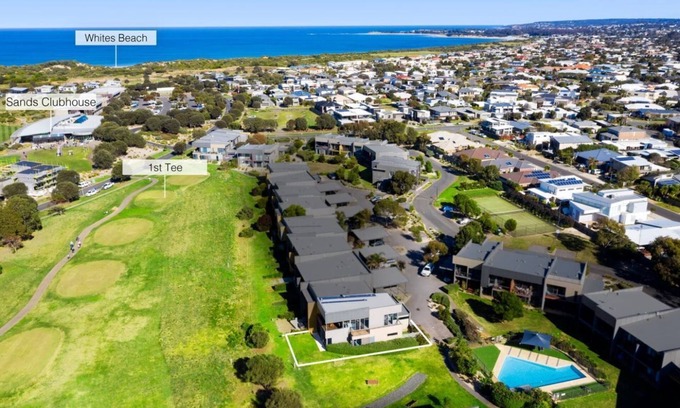 Torquay House | Great Location and views of the famous The Sands Golf Course- 5min walk to beach