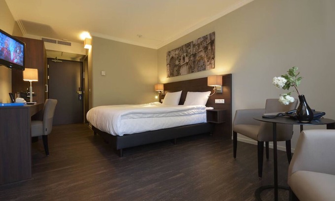 Municipality of 's-Hertogenbosch Hotel | Great Location for Dining, and Relaxation! Near Noordbrabants Museum!