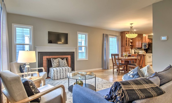 Lansing House | Great location to MSU! Charming 3 bedroom, 2.5 bathroom house.