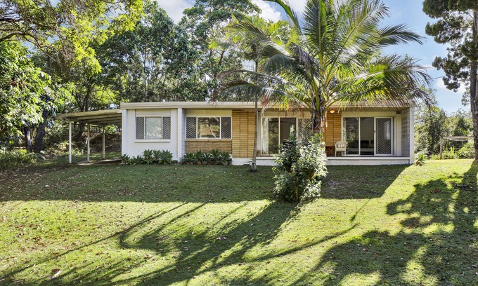 Point Lookout House | Great low-set beach house!