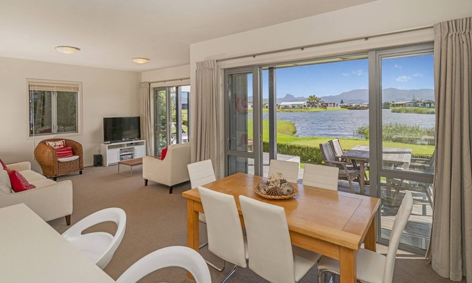 Matarangi Villa | Great Matarangi Location Lakeside Gem overlooking the golf course!