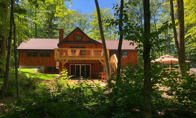 Moultonborough House | Great multi-generational! Family/Pet-2 Kings,Lg Loft, Pool Tbl/P pong/Air Hockey