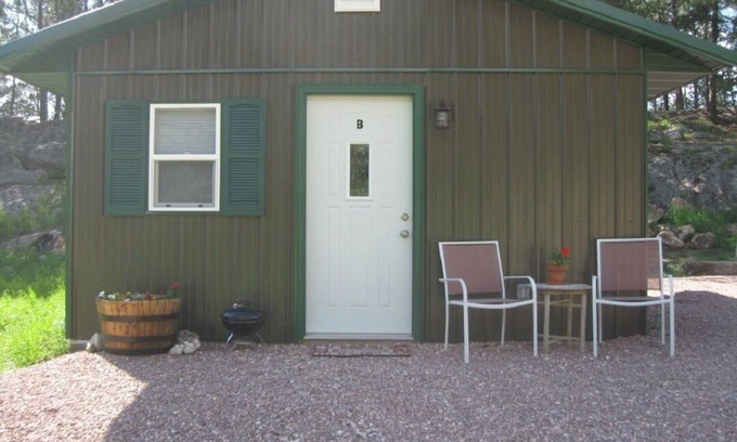 Custer Cabin | Great Quiet Location! Close to all the Attractions.