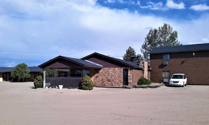 Cheyenne Wells House | Great Relaxing Overnight Stay! Free Parking, Near Kit Carson Museum