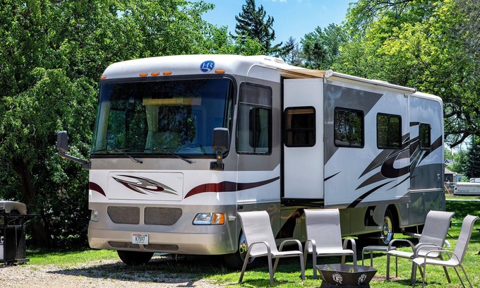 Buffalo City House | Great RIver Road Class A RV with campsite and full hookup on Mississippi backwaters