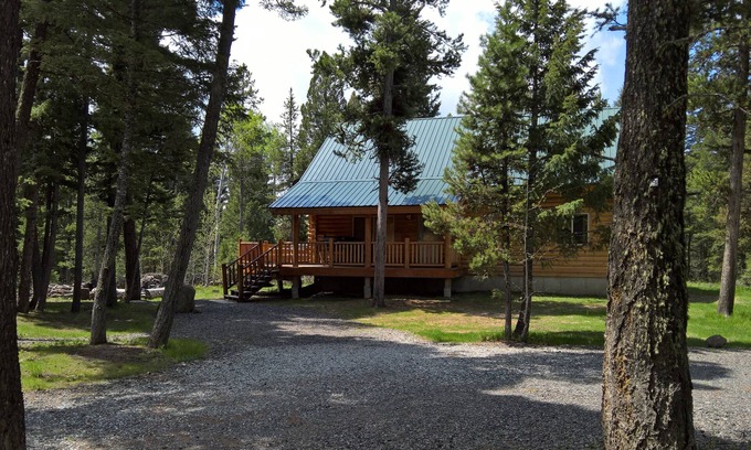 Island Park Cabin | Great Snowmobile Cabin. Easy access to Keg Springs and Raes Peak.
