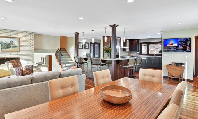 Merriam Park West House | Great St. Paul location. University of St. Thomas, U of M, MSP Intl,n
