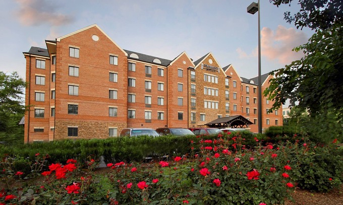 McLean Condo | Great Value! Suite Near DC | Free Breakfast + On-Site Fitness Center