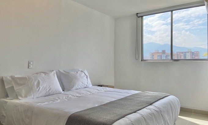 El Poblado Apartment | Great View Apartment in Medellin, El poblado, Pet-friendly, 1Br/Equiped Kitchen