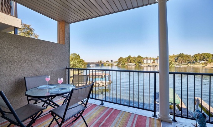 Lake Hamilton Condo | Great view, on the water