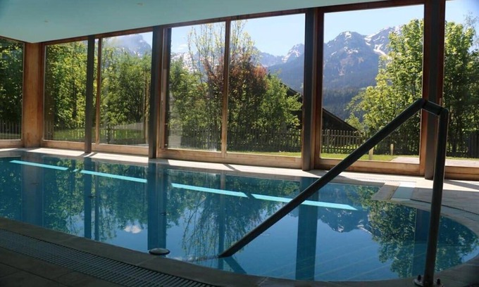Chateau-d'Oex Apartment | Great View spacious 3 BR flat with Pool and Gym