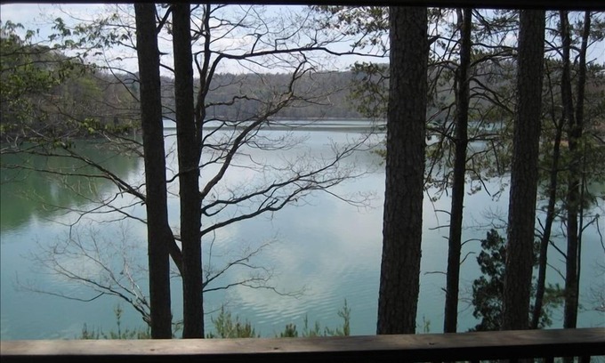 Big Creek Cabin | Great Views and close to the water. Book you Fall trip now. The lake is amazing.
